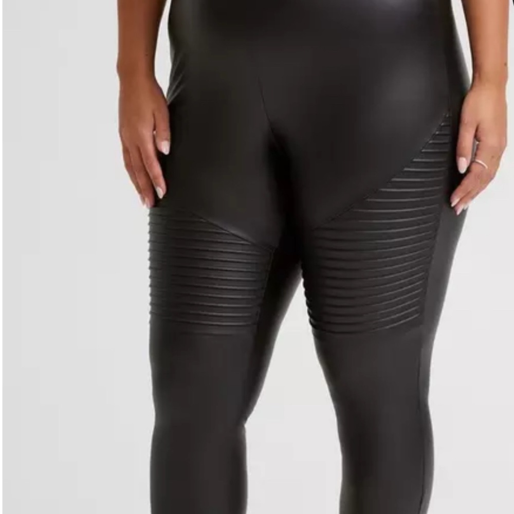 NWT   TORRID Moto Leggings